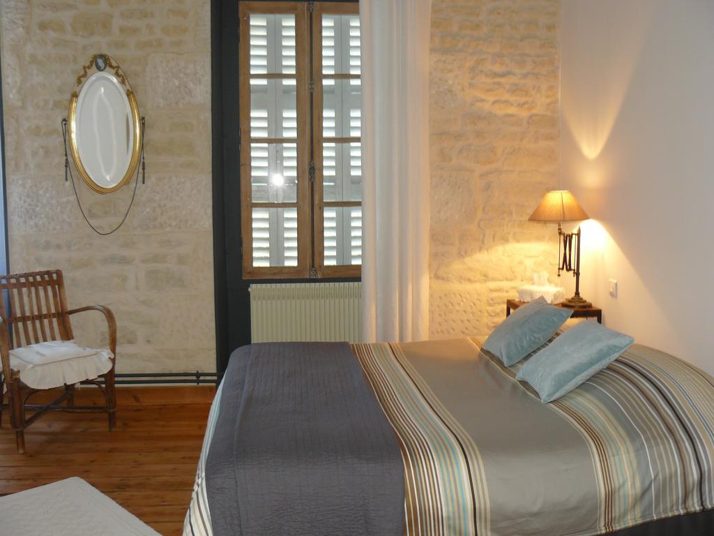 Bed and Breakfast Les 2 Madeleine à Saint-Saturnin-du-Bois Chambre photo