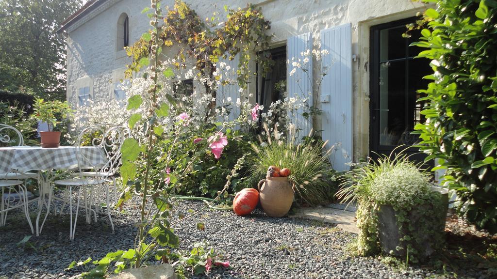 Bed and Breakfast Les 2 Madeleine à Saint-Saturnin-du-Bois Extérieur photo
