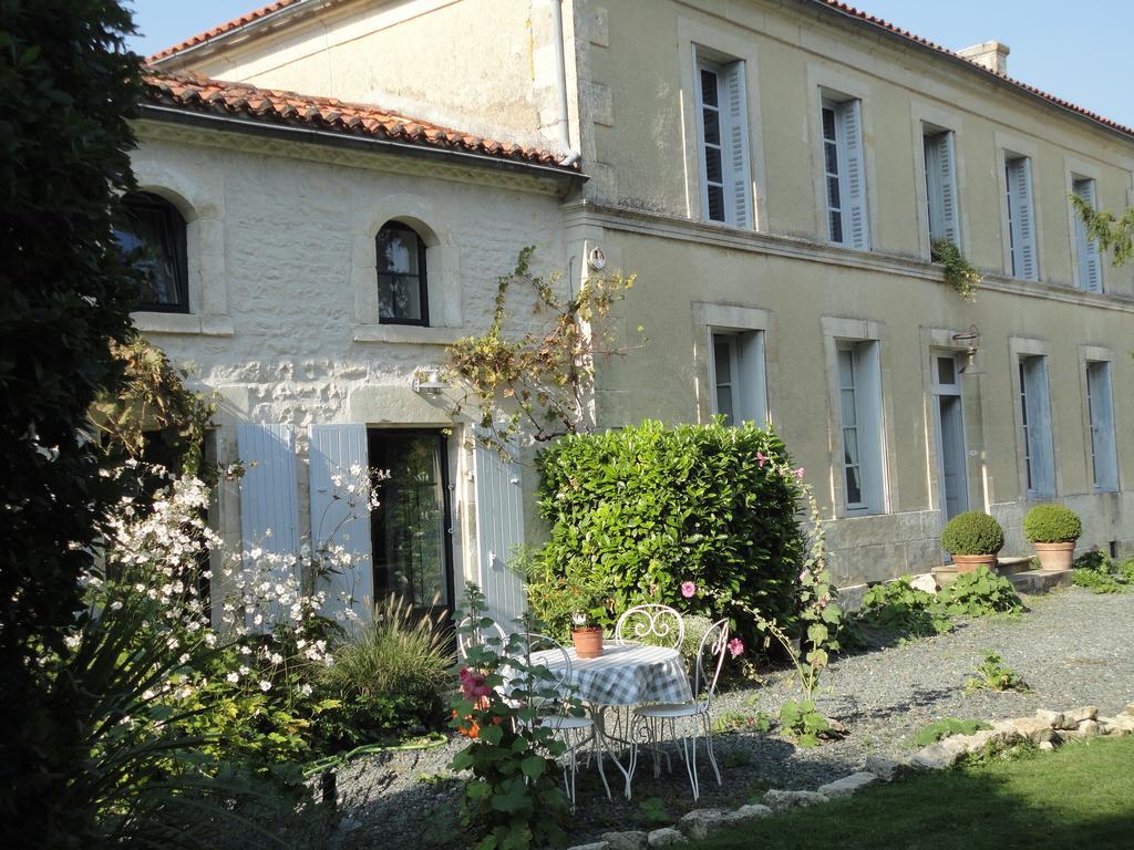 Bed and Breakfast Les 2 Madeleine à Saint-Saturnin-du-Bois Extérieur photo