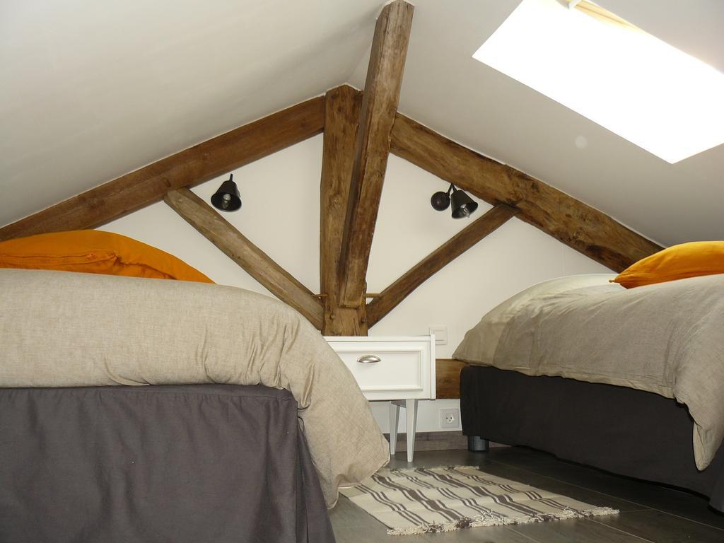 Bed and Breakfast Les 2 Madeleine à Saint-Saturnin-du-Bois Chambre photo
