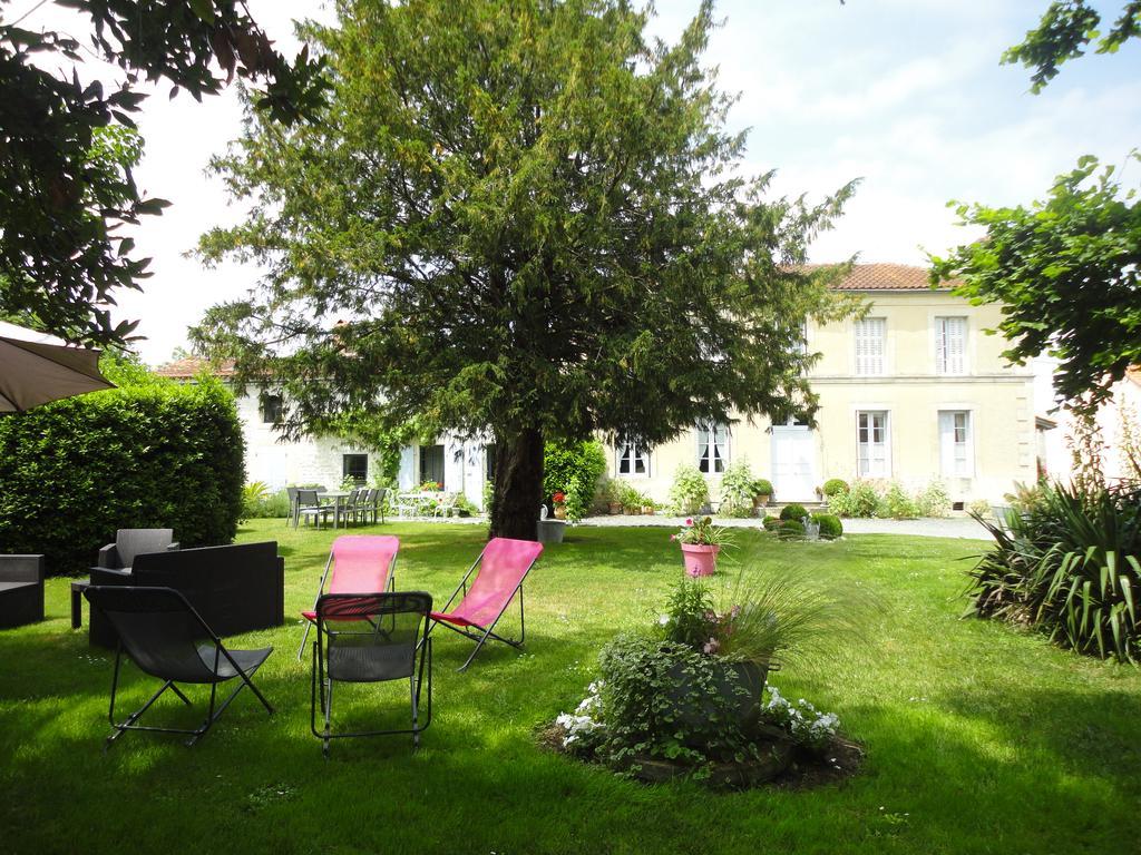 Bed and Breakfast Les 2 Madeleine à Saint-Saturnin-du-Bois Extérieur photo