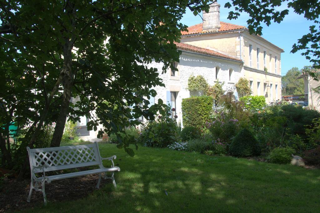 Bed and Breakfast Les 2 Madeleine à Saint-Saturnin-du-Bois Extérieur photo