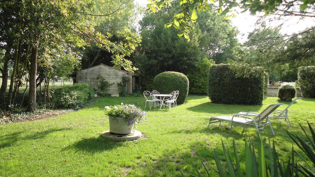 Bed and Breakfast Les 2 Madeleine à Saint-Saturnin-du-Bois Extérieur photo