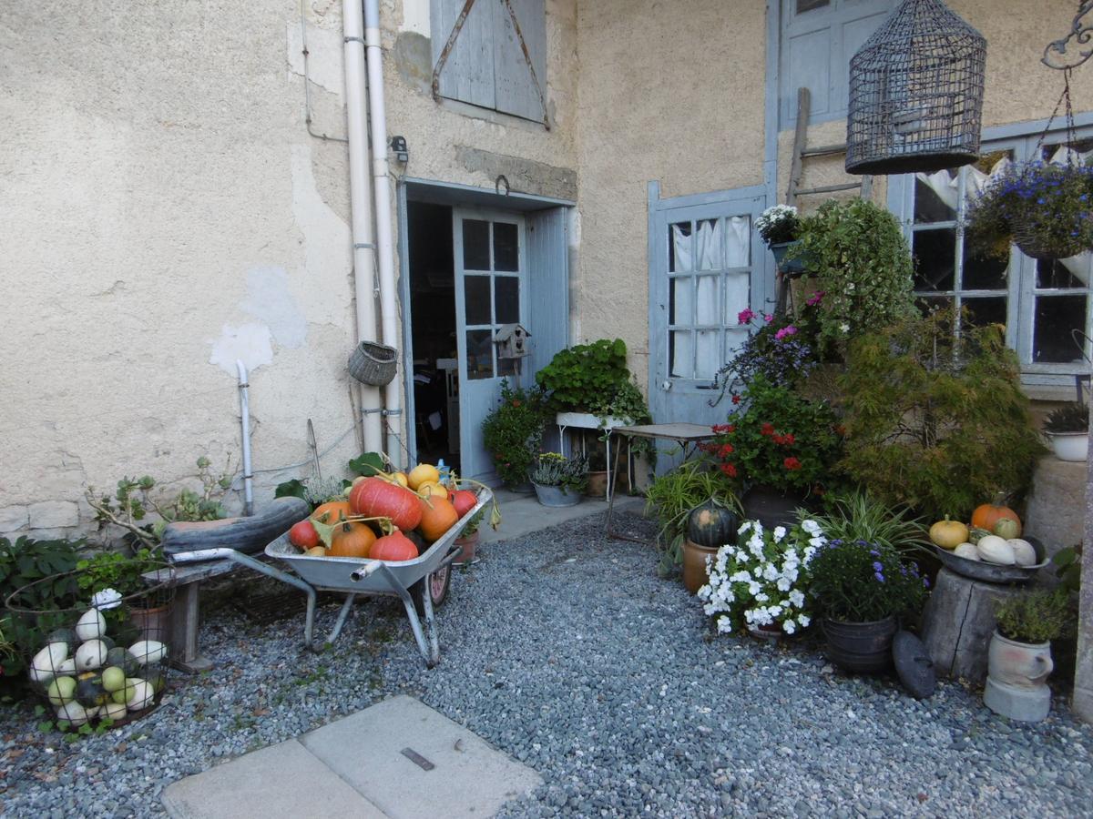 Bed and Breakfast Les 2 Madeleine à Saint-Saturnin-du-Bois Extérieur photo