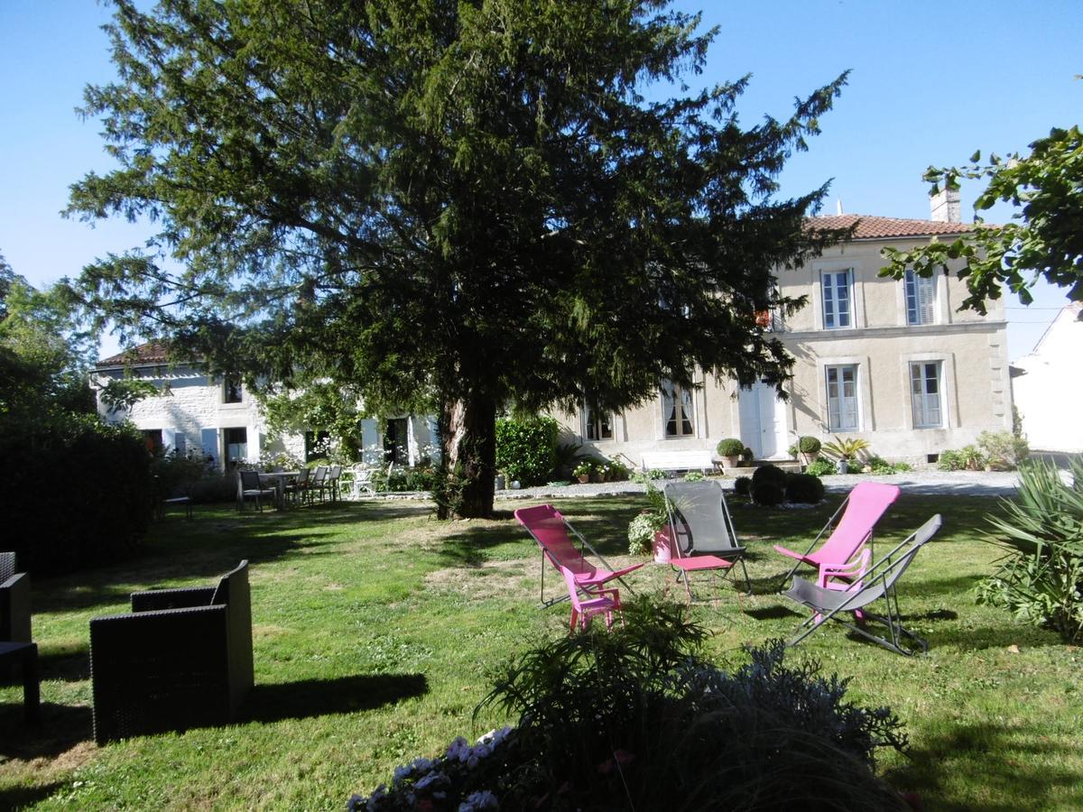 Bed and Breakfast Les 2 Madeleine à Saint-Saturnin-du-Bois Extérieur photo