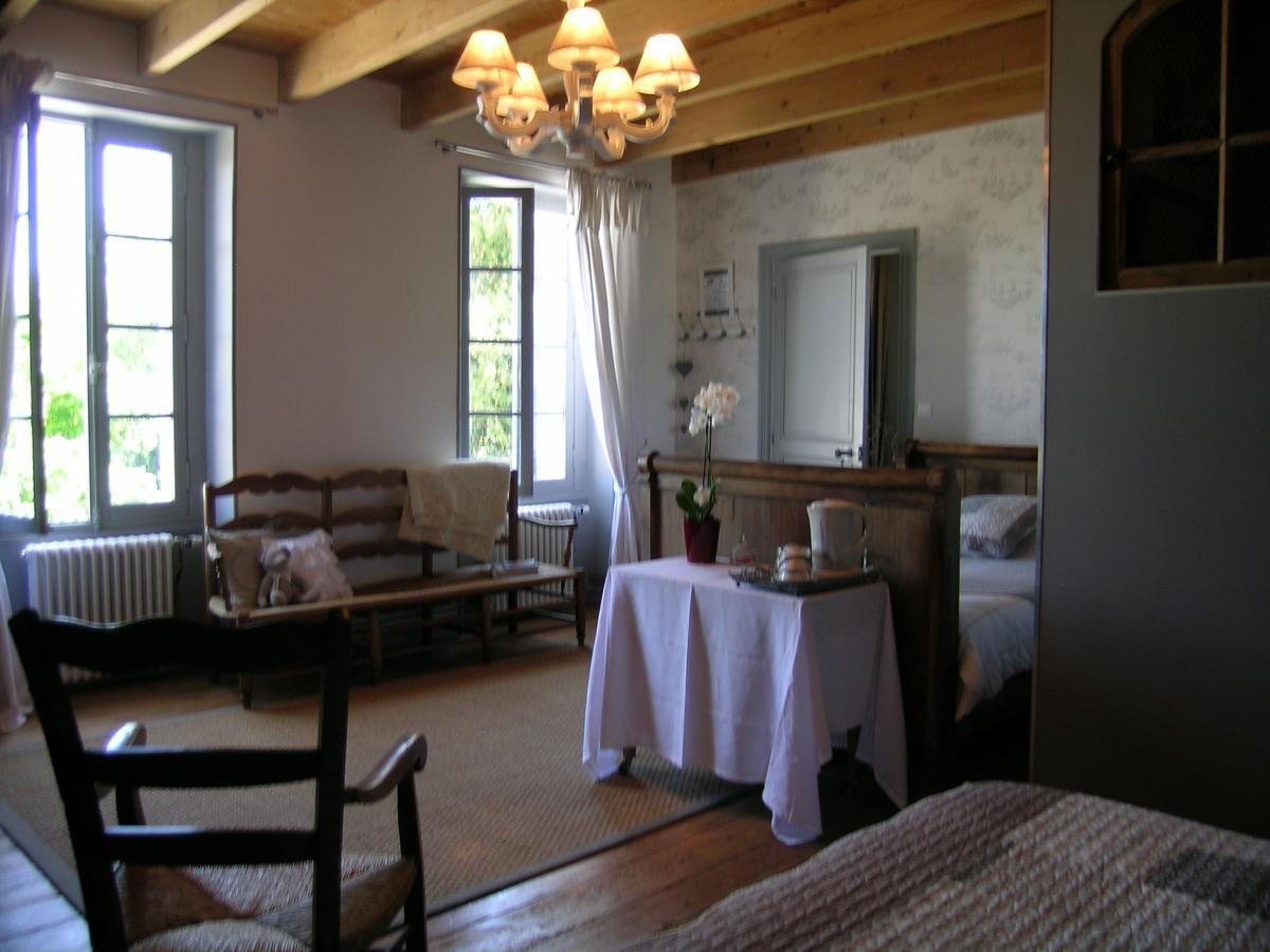 Bed and Breakfast Les 2 Madeleine à Saint-Saturnin-du-Bois Extérieur photo