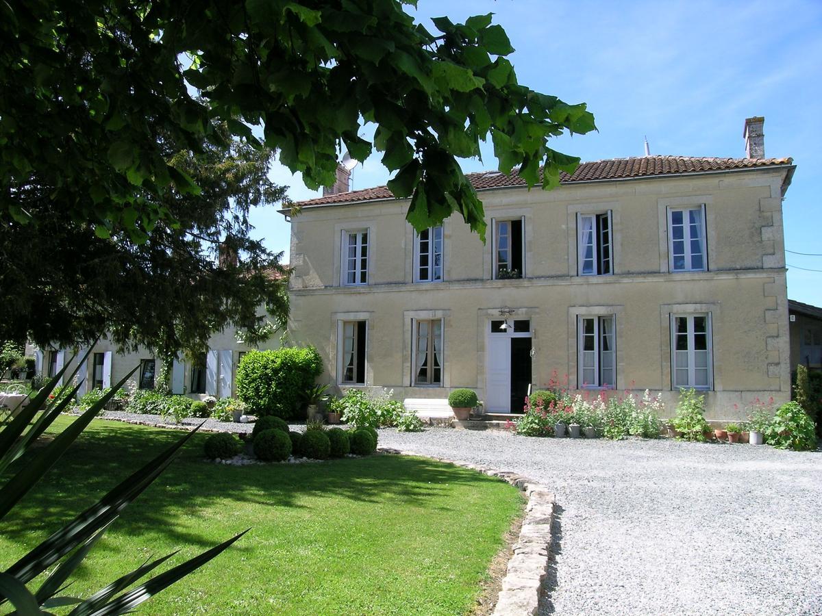 Bed and Breakfast Les 2 Madeleine à Saint-Saturnin-du-Bois Extérieur photo