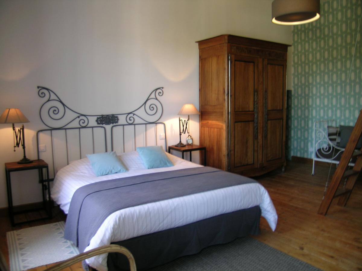 Bed and Breakfast Les 2 Madeleine à Saint-Saturnin-du-Bois Extérieur photo