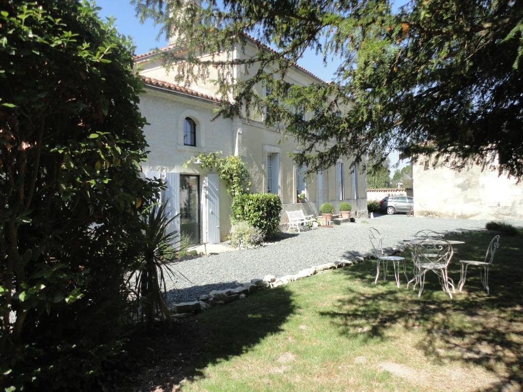 Bed and Breakfast Les 2 Madeleine à Saint-Saturnin-du-Bois Extérieur photo