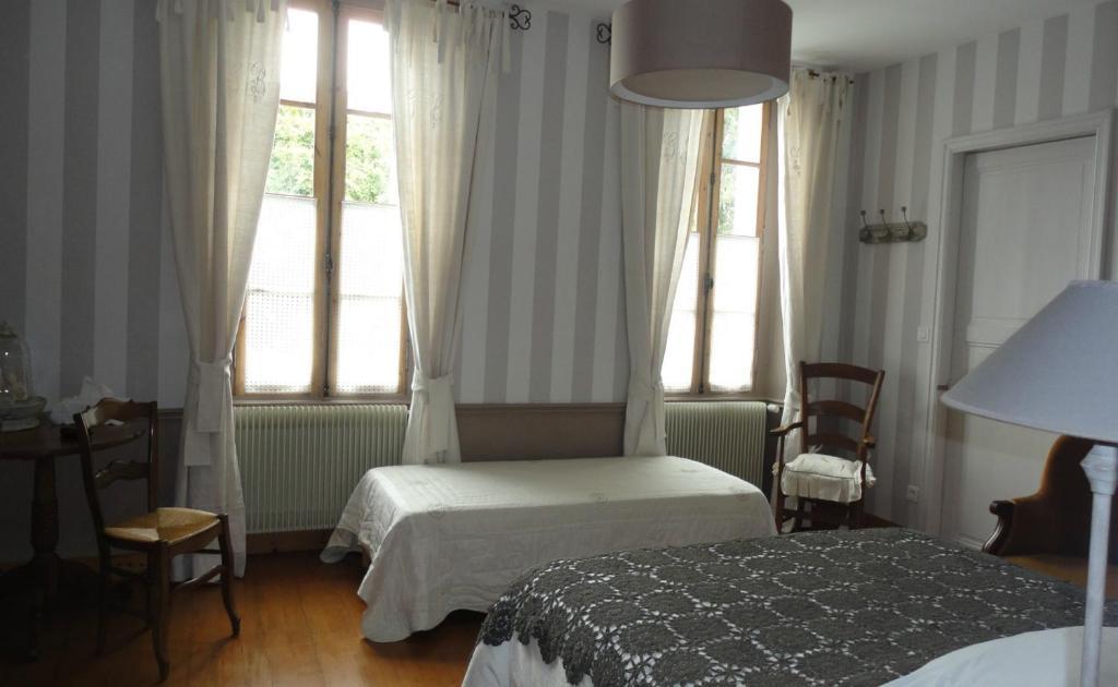 Bed and Breakfast Les 2 Madeleine à Saint-Saturnin-du-Bois Extérieur photo
