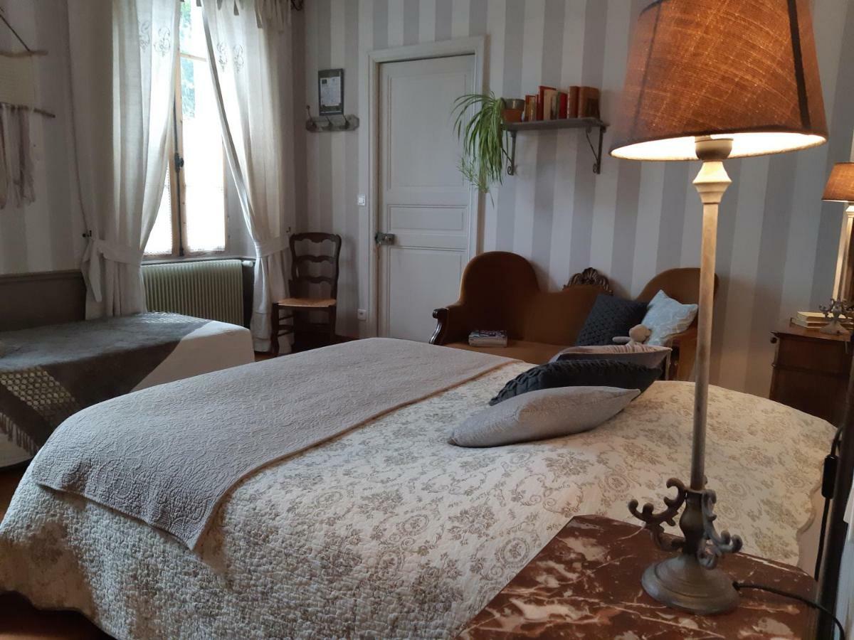 Bed and Breakfast Les 2 Madeleine à Saint-Saturnin-du-Bois Extérieur photo