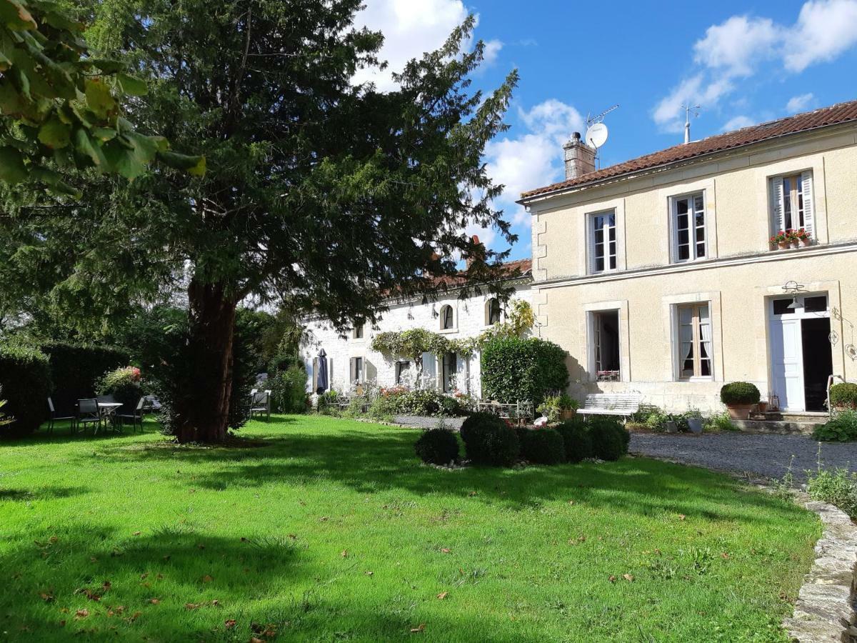 Bed and Breakfast Les 2 Madeleine à Saint-Saturnin-du-Bois Extérieur photo