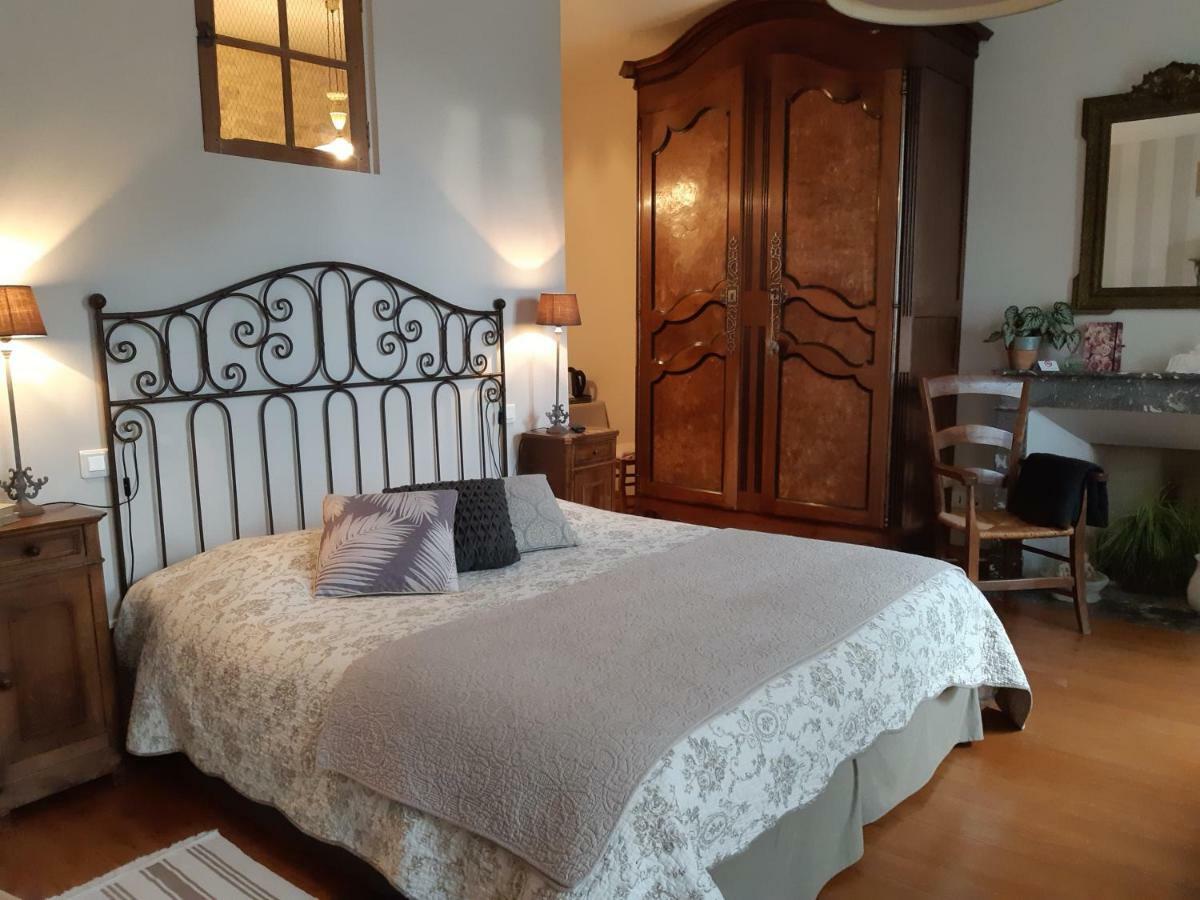 Bed and Breakfast Les 2 Madeleine à Saint-Saturnin-du-Bois Extérieur photo